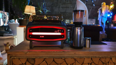 Barista Bar mit Kaffemaschine