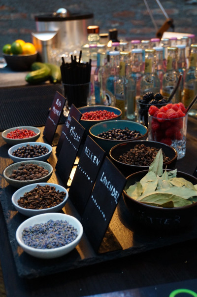 Verschiedene Zutaten für das Cocktail-Catering