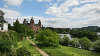 Blick über die grüne Landschaft in Aschaffenburg