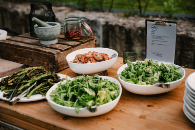 Salatbuffet mit diversen Zutaten