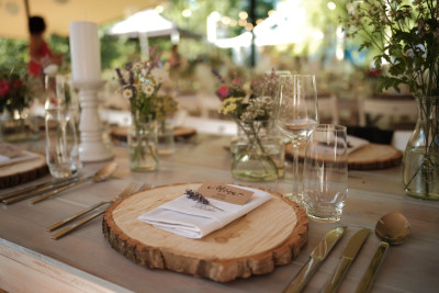 Dekorierte und gedeckte Tafel für eine Hochzeit in Frankfurt