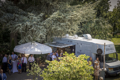 Foodtruck auf einem Sommerfest