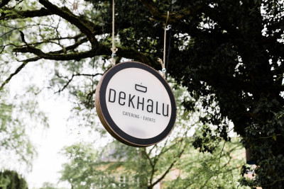 Dekhalus Schild